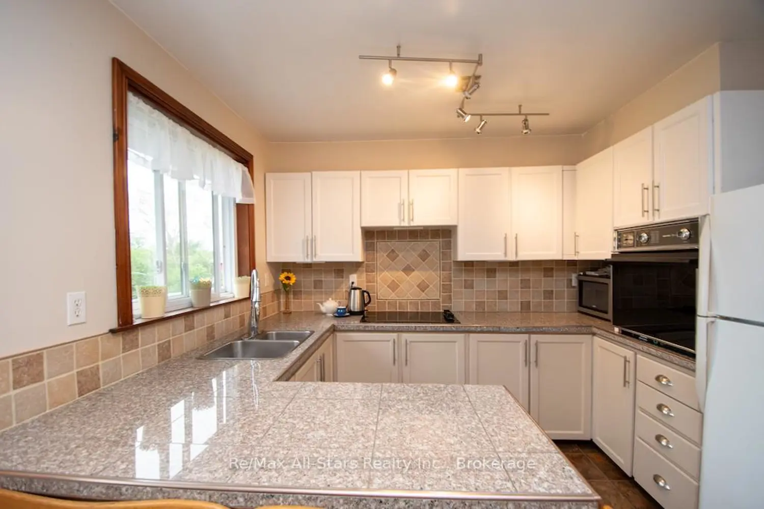 421 Ogemah Road photo 5