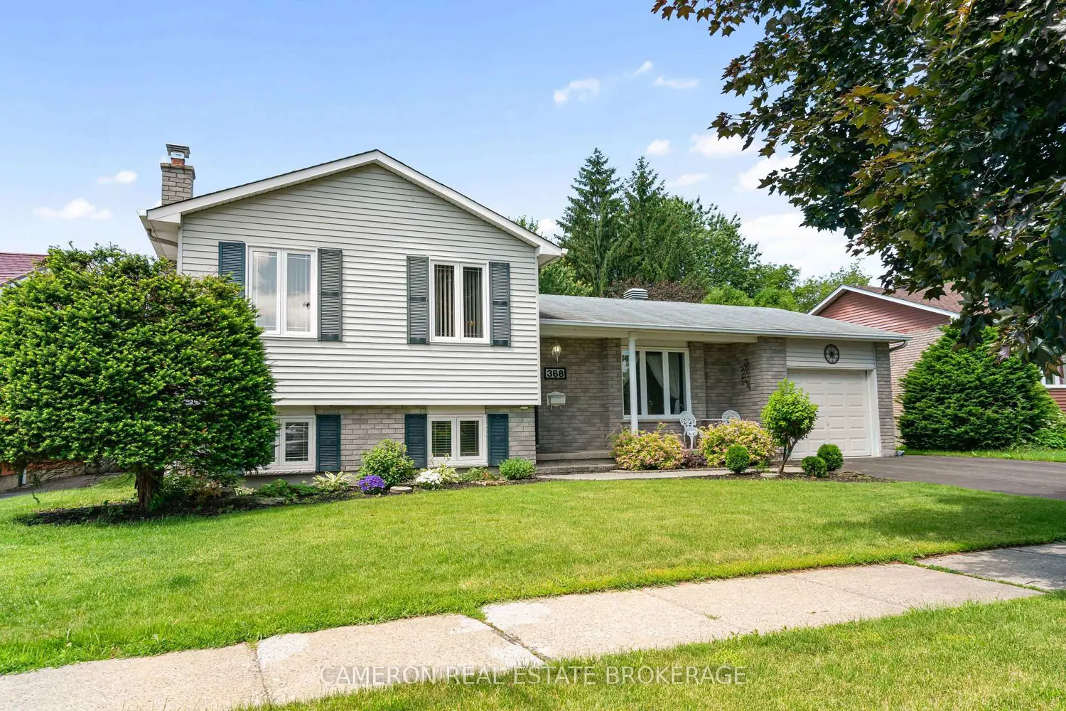 368 Angela Crescent photo 2