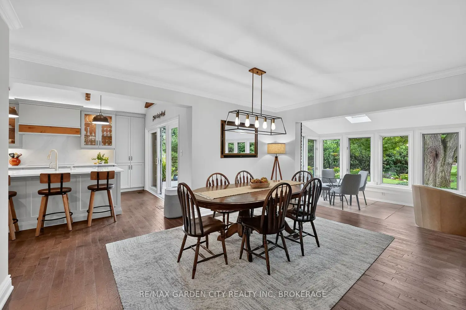 656 Memorial Drive photo 4