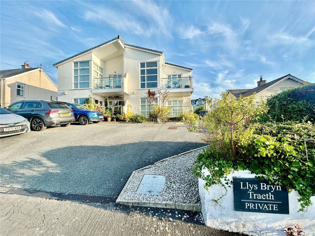2 bed flat for saleFfordd Cynlas, Benllech, Isle Of Anglesey LL74