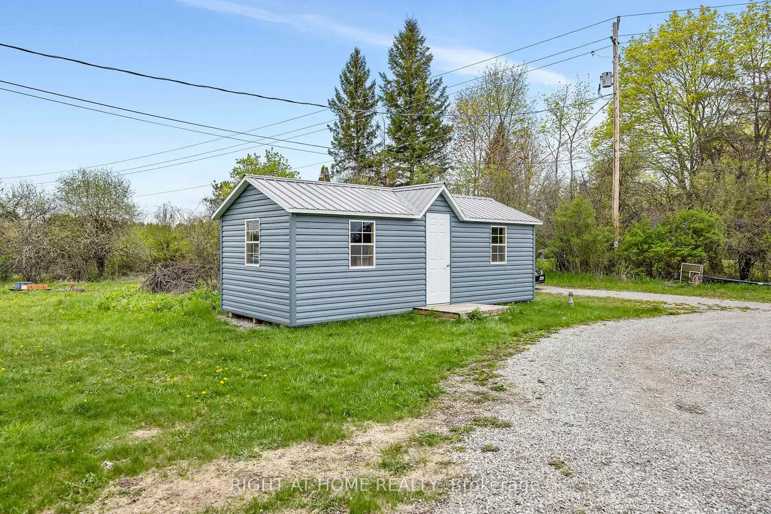 637 Townline Road photo 2