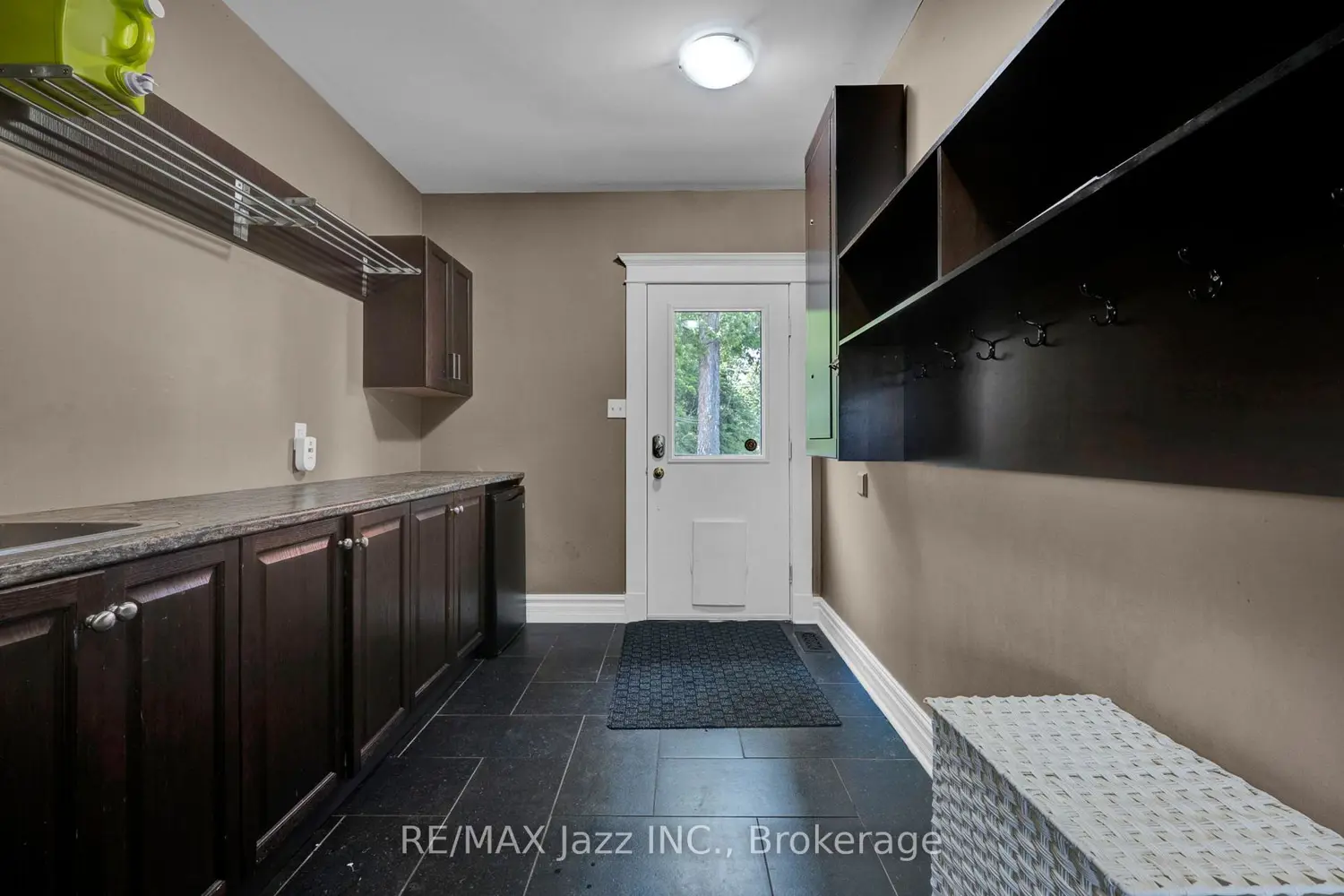 1674 Hooton Drive photo 4