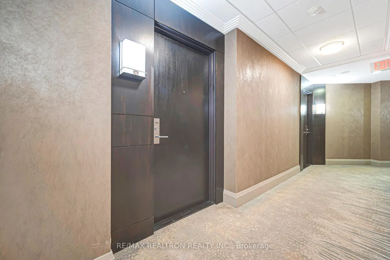 1717 Avenue Road 314 photo 2
