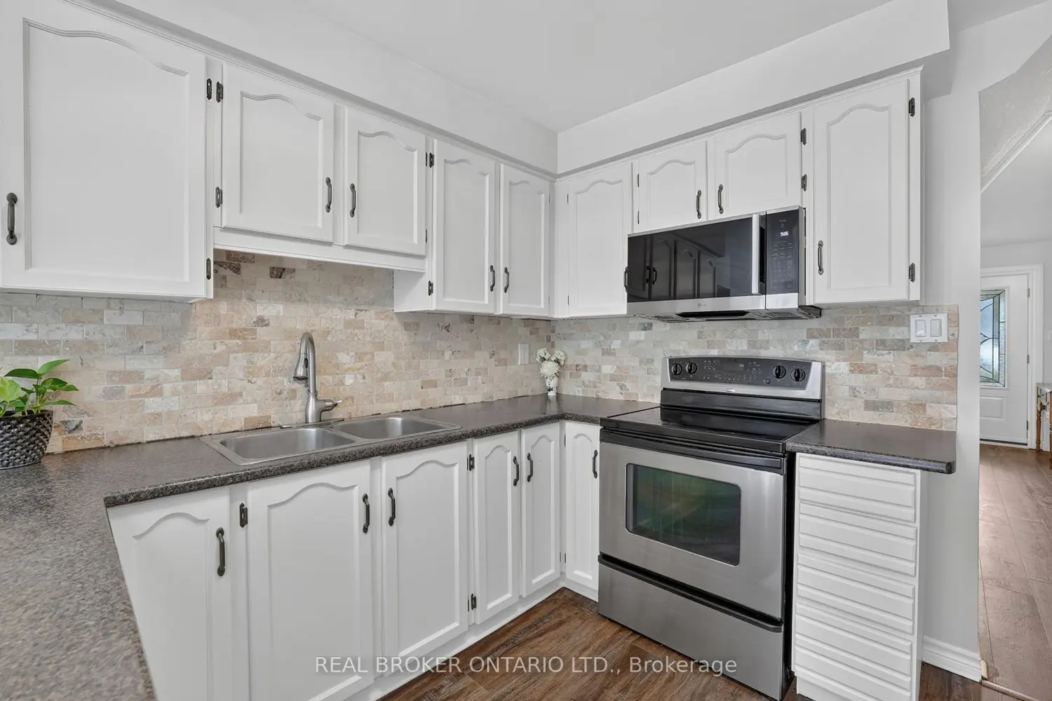221 Park Avenue photo 5