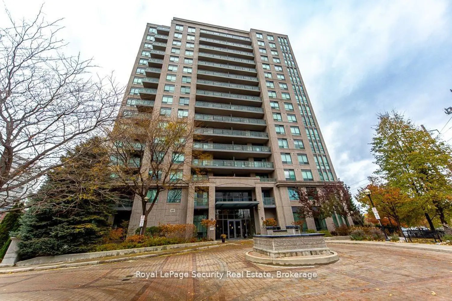 38 Fontenay Court 1402