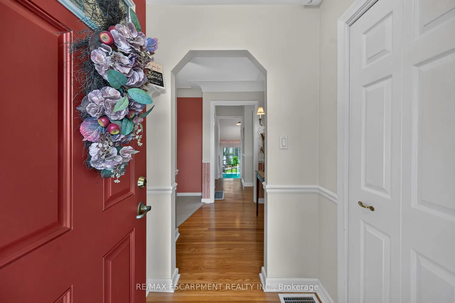 511 Fiddlers Green Road photo 3
