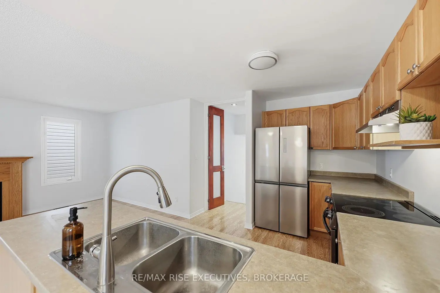 926 Bluffwood Avenue photo 4