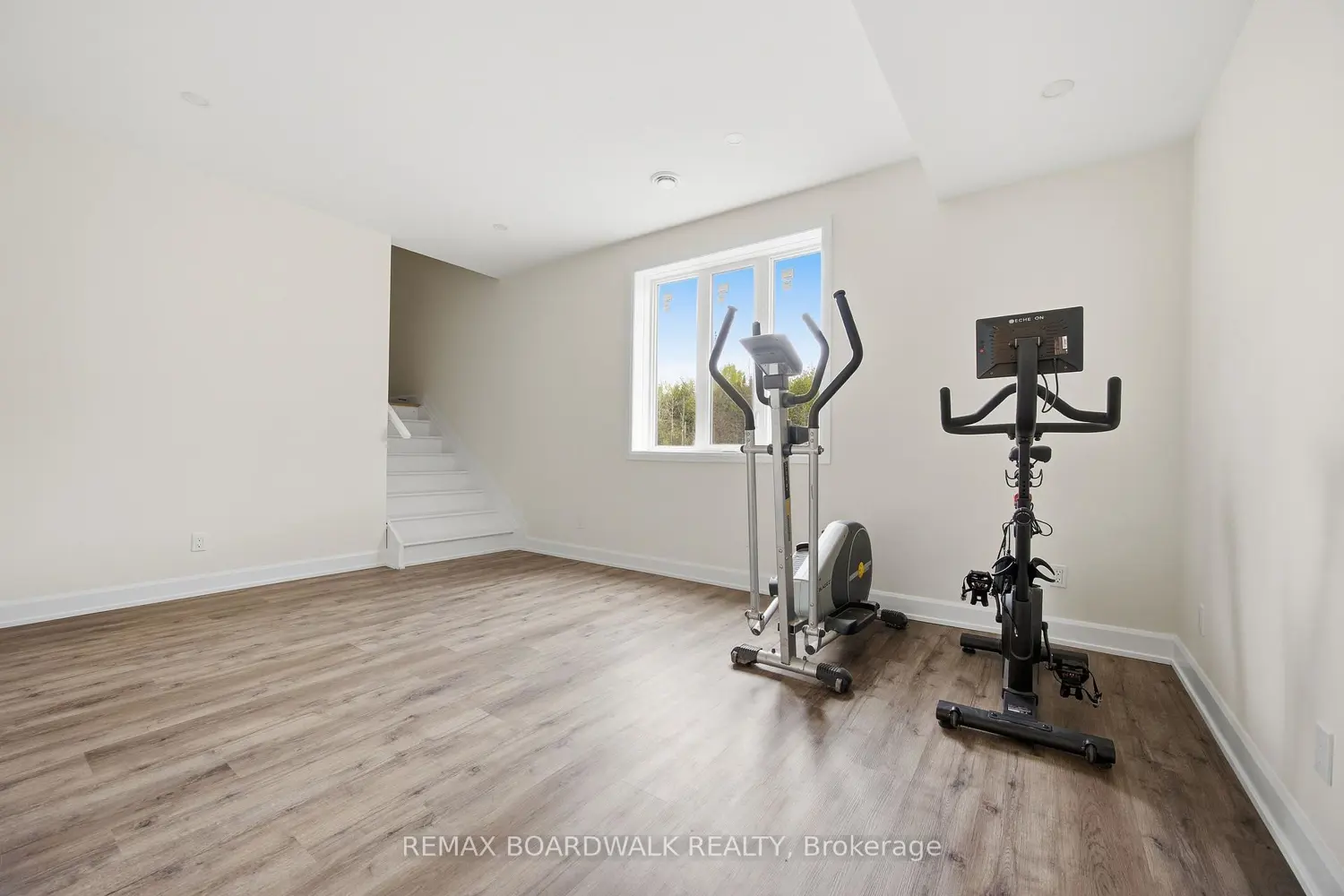 447 Churchill Road photo 5