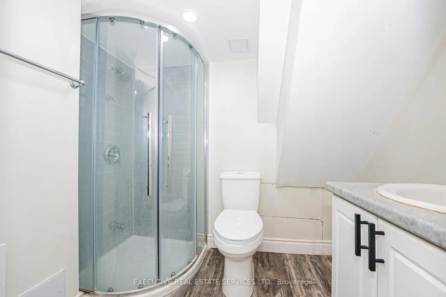 77 Overlea Drive photo 2