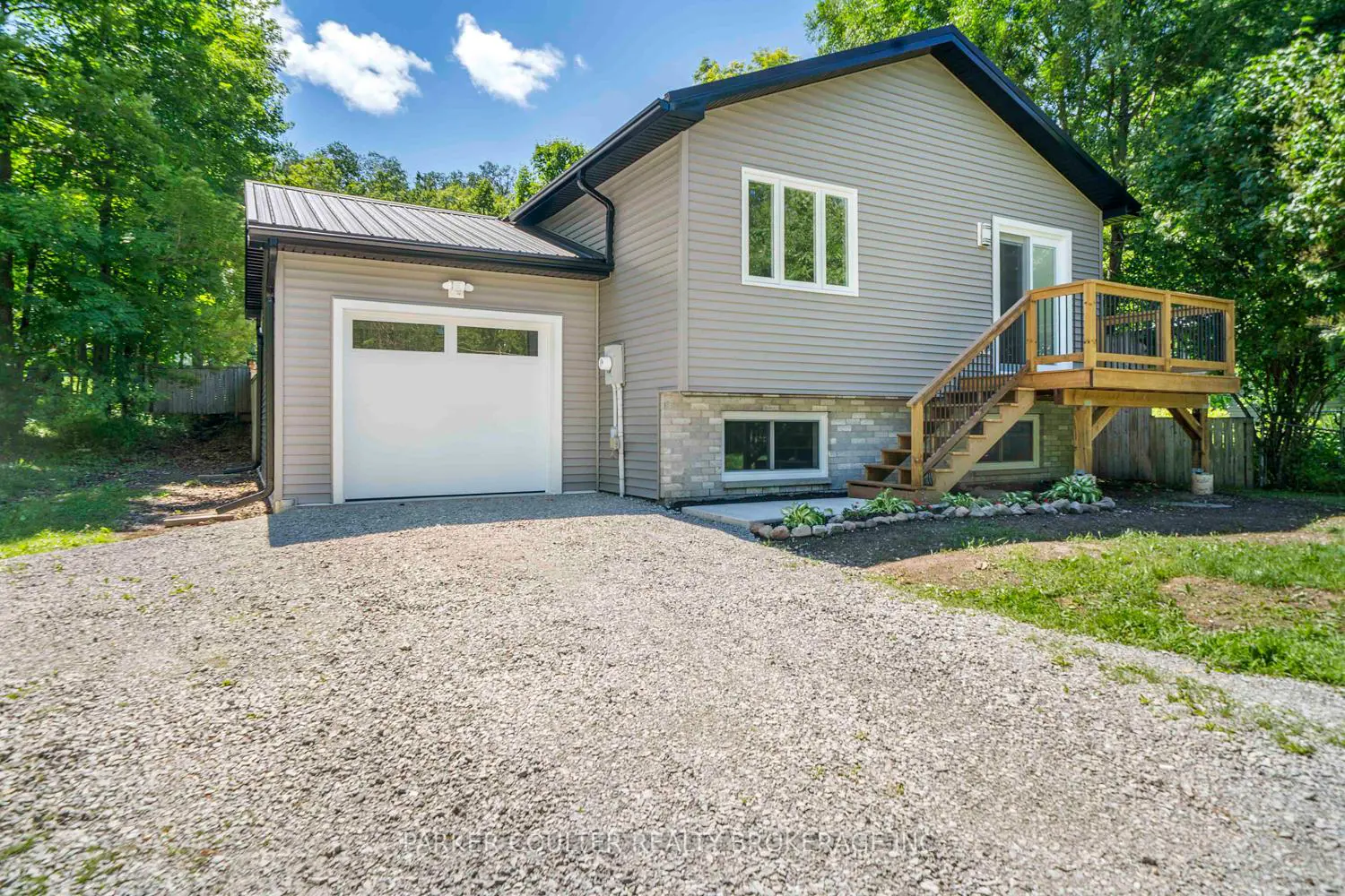 82 Mcarthur Drive photo 3