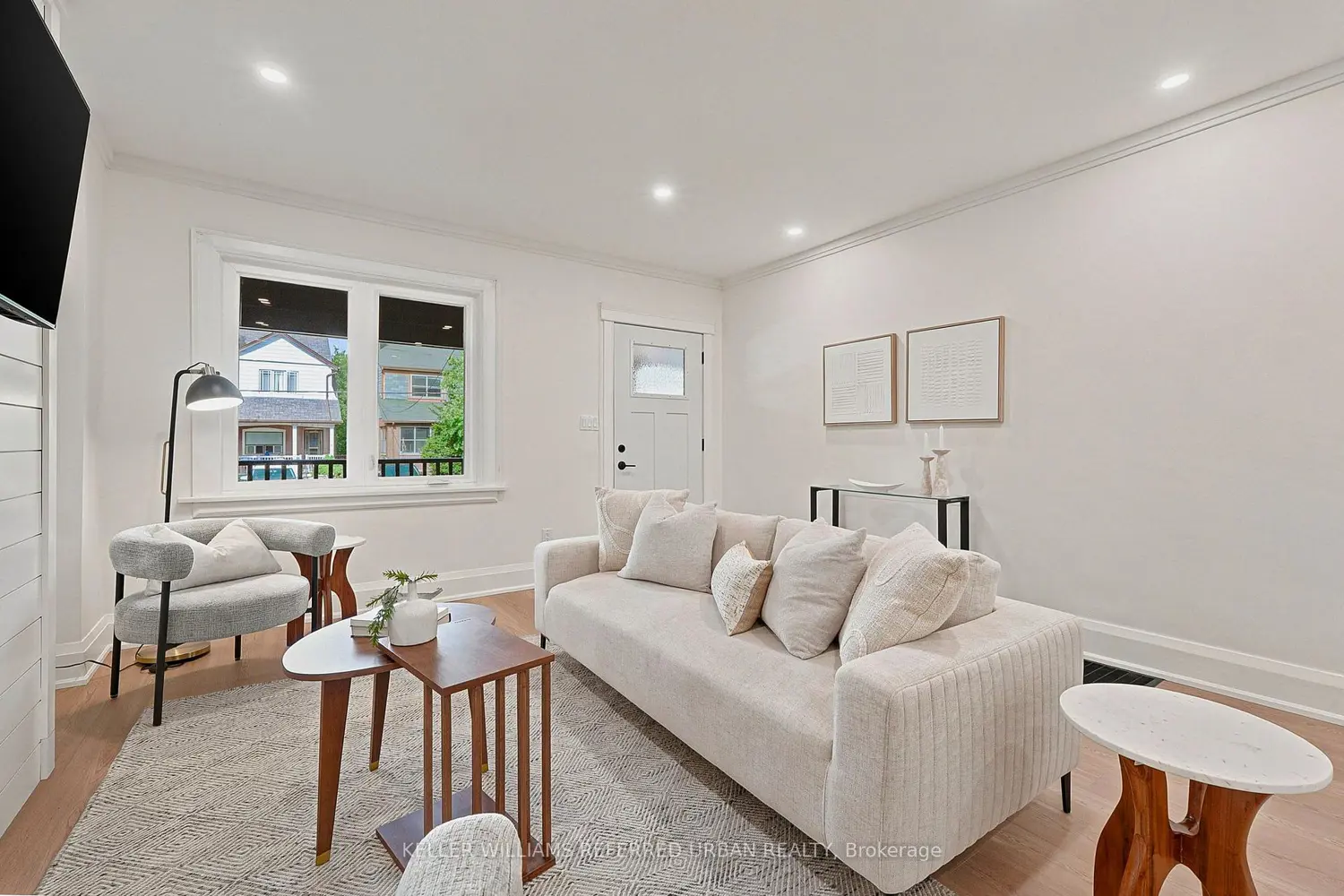 220 Westmount Avenue photo 4