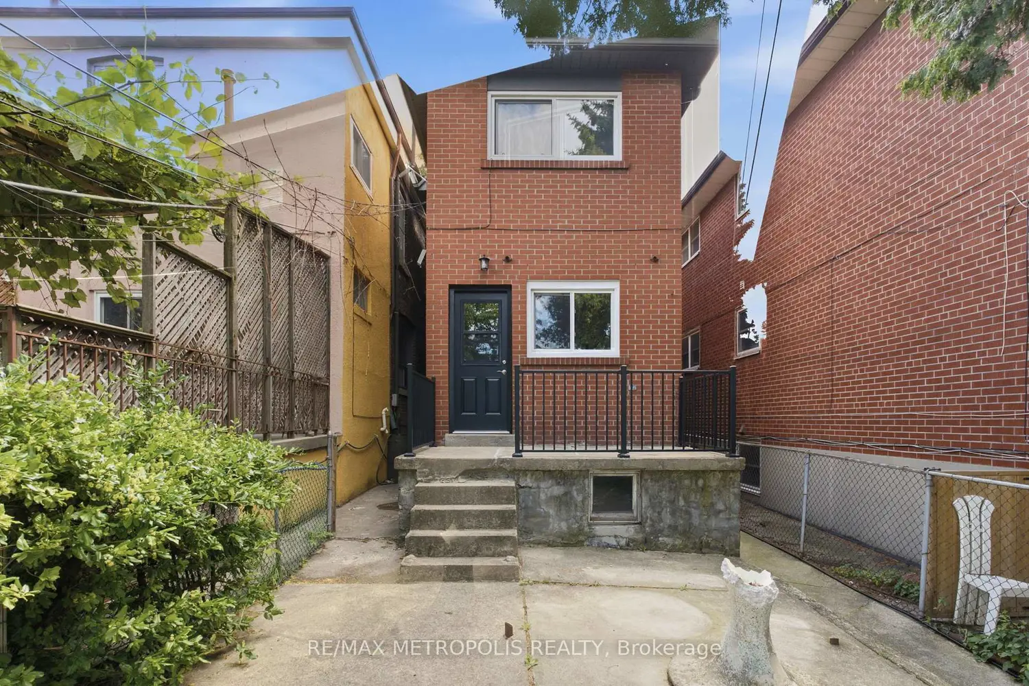 14 Mcroberts Avenue photo 4