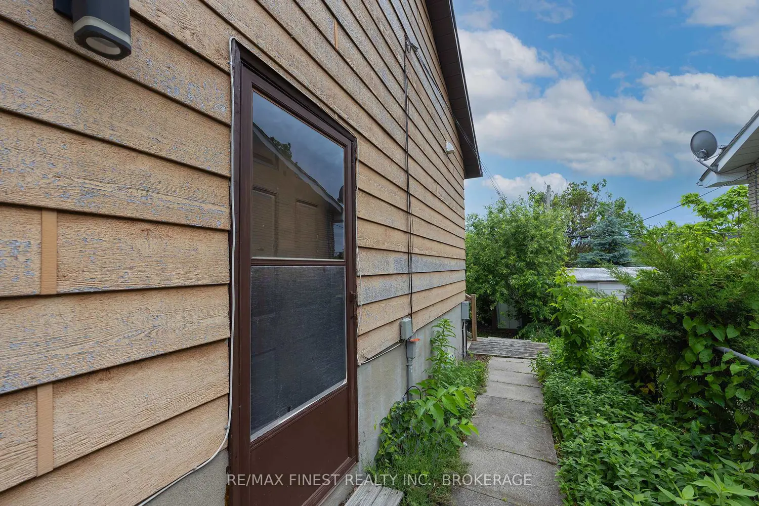 114 Joyce Street photo 4