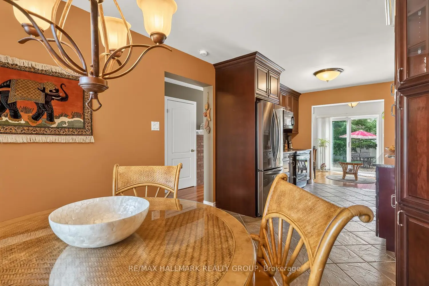 511 Deancourt Crescent photo 2