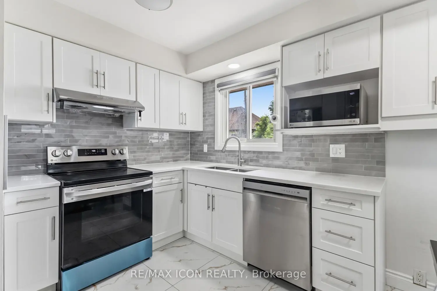 145 Gladstone Avenue photo 2