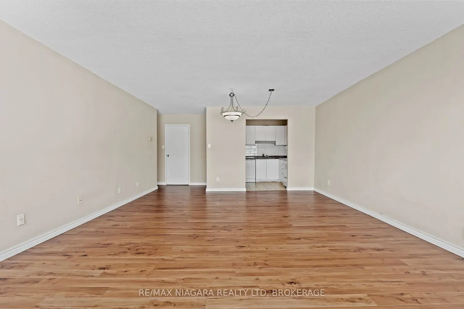7 Gale Crescent 502 photo 2