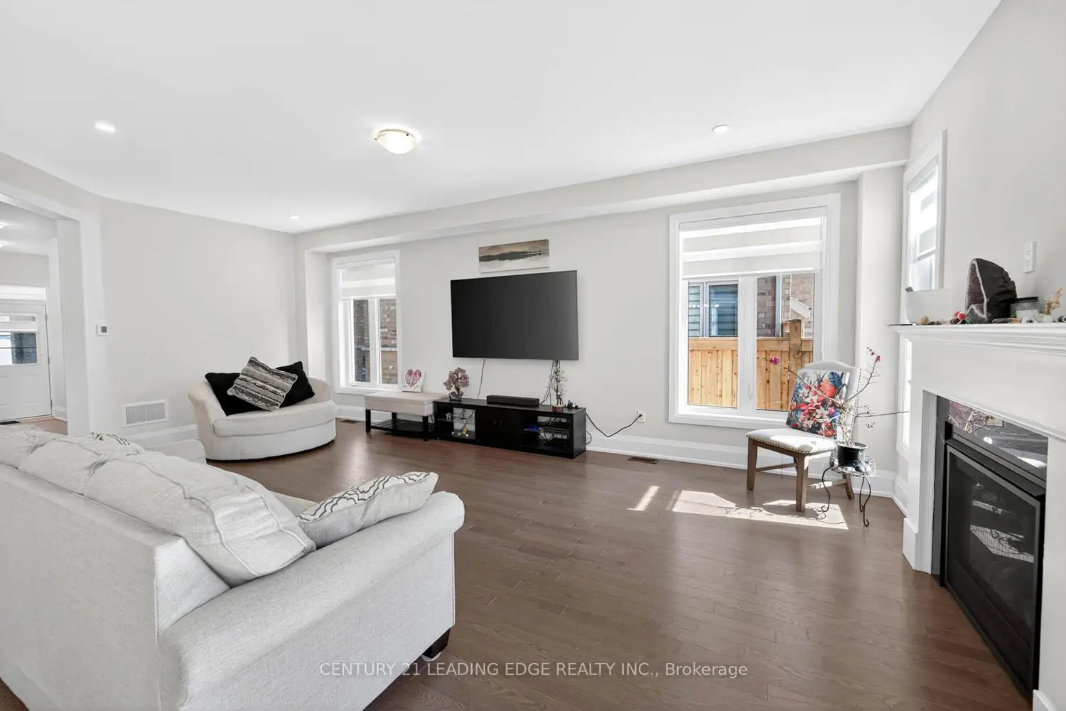 235 Ferragine Crescent photo 5
