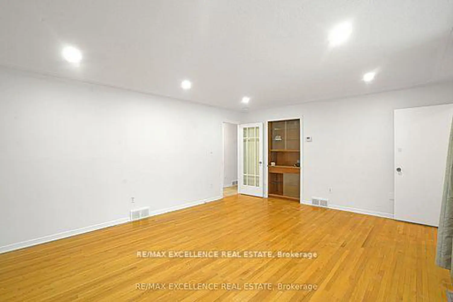 1595 Borden Street photo 5