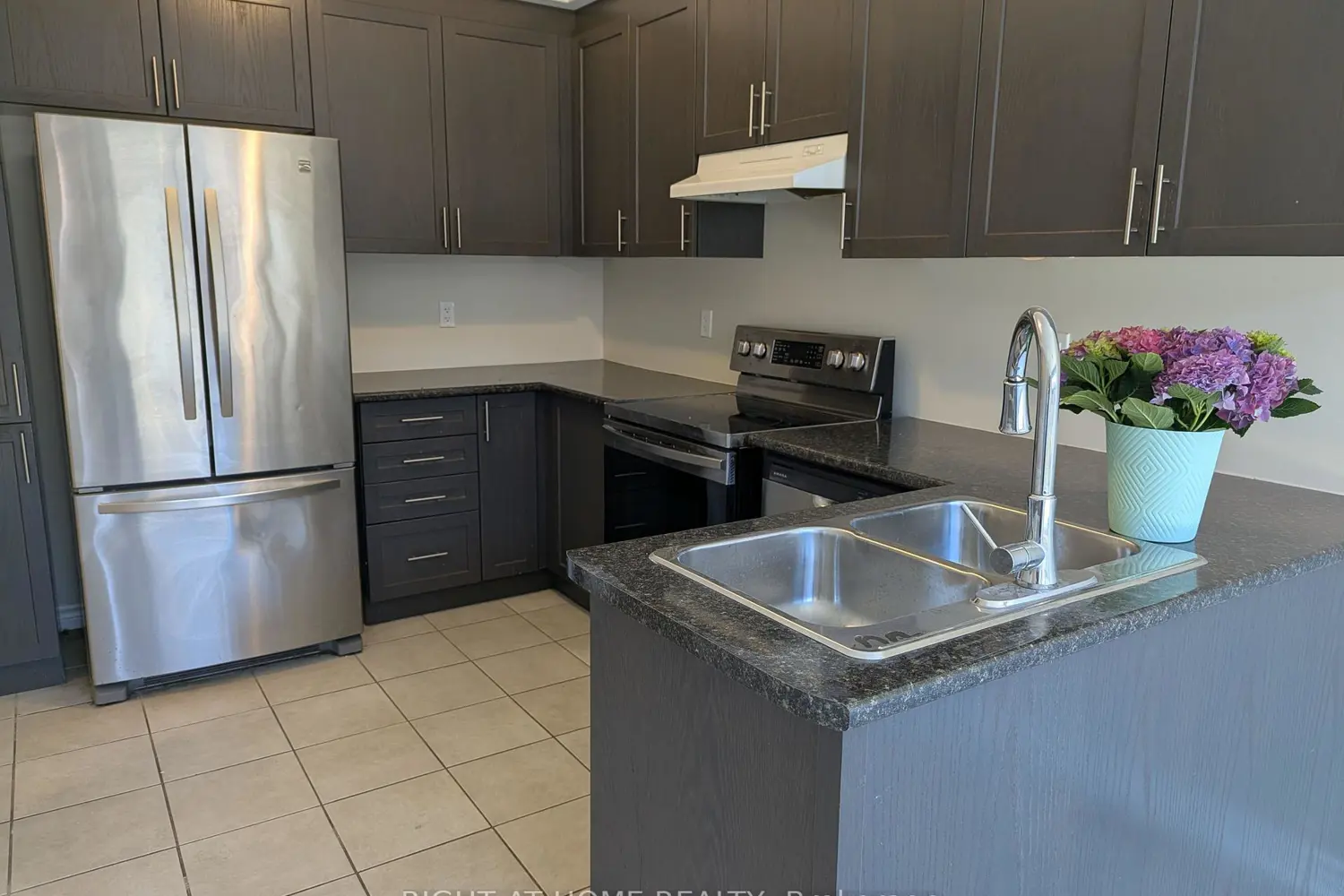 52 Holt Drive photo 4
