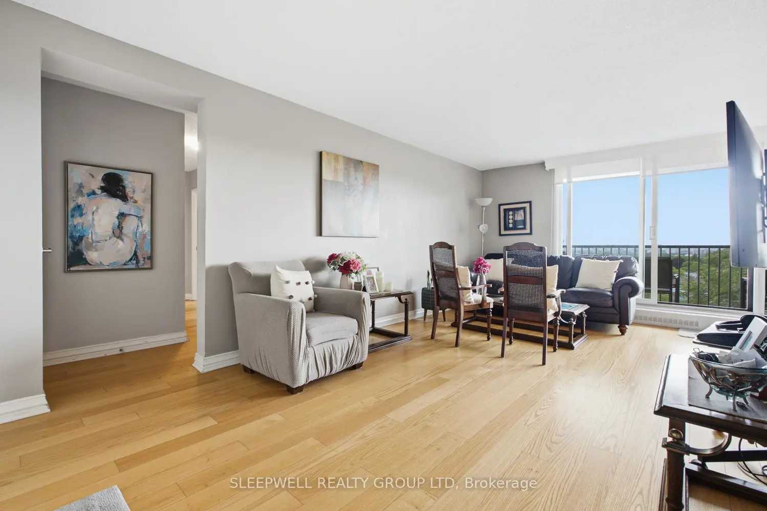 665 Bathgate Drive 712 photo 2