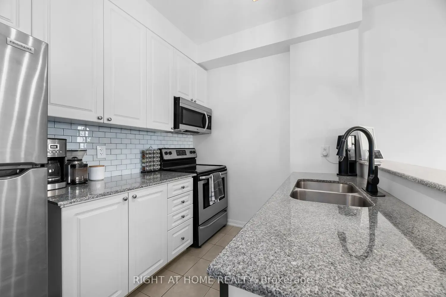 1 Sidney Lane 303 photo 4