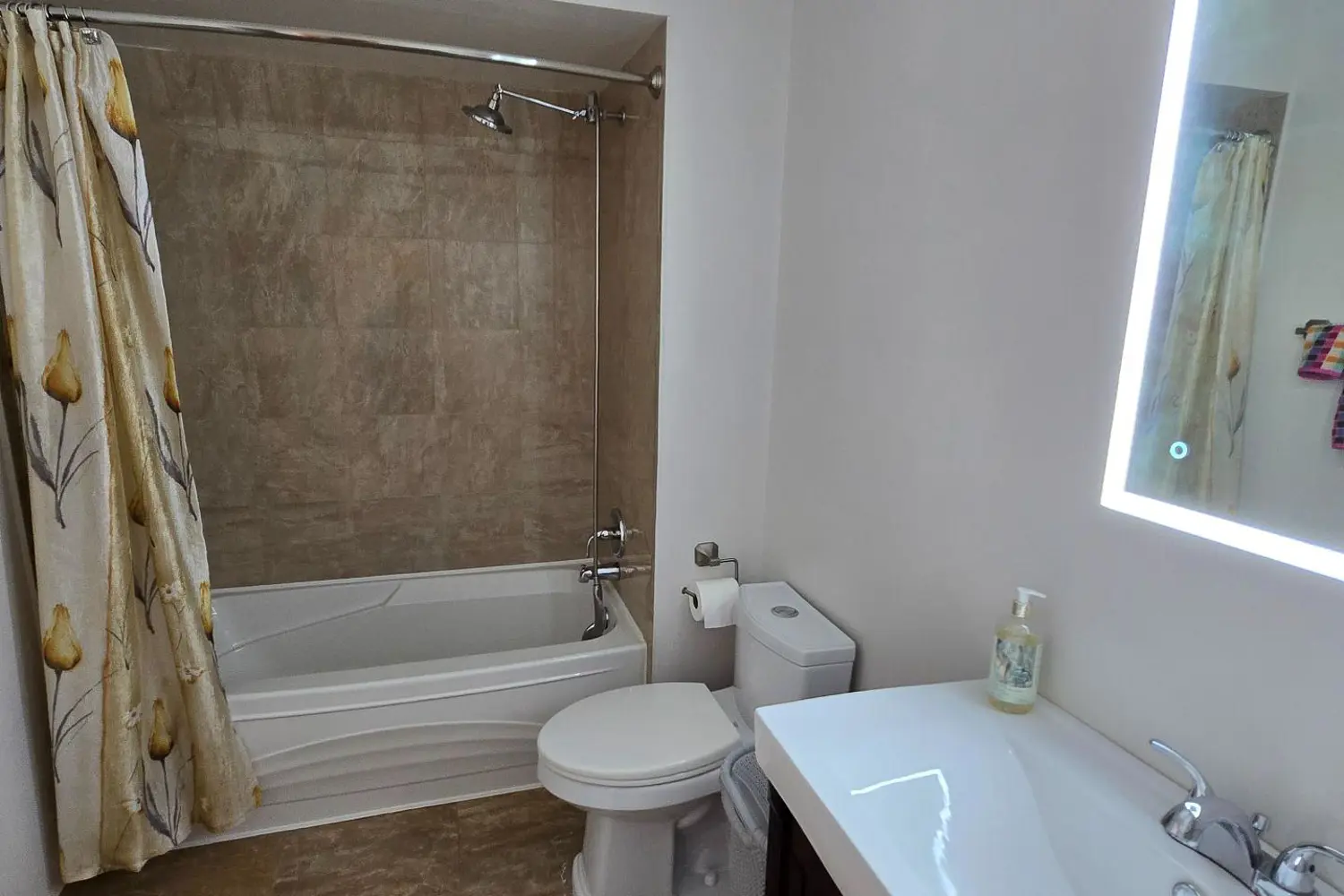 61 Hawley Crescent photo 3