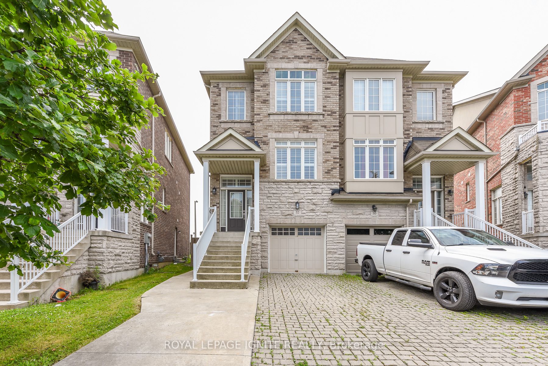 52 Harpreet Circle, Toronto, ON, M9W 0E2