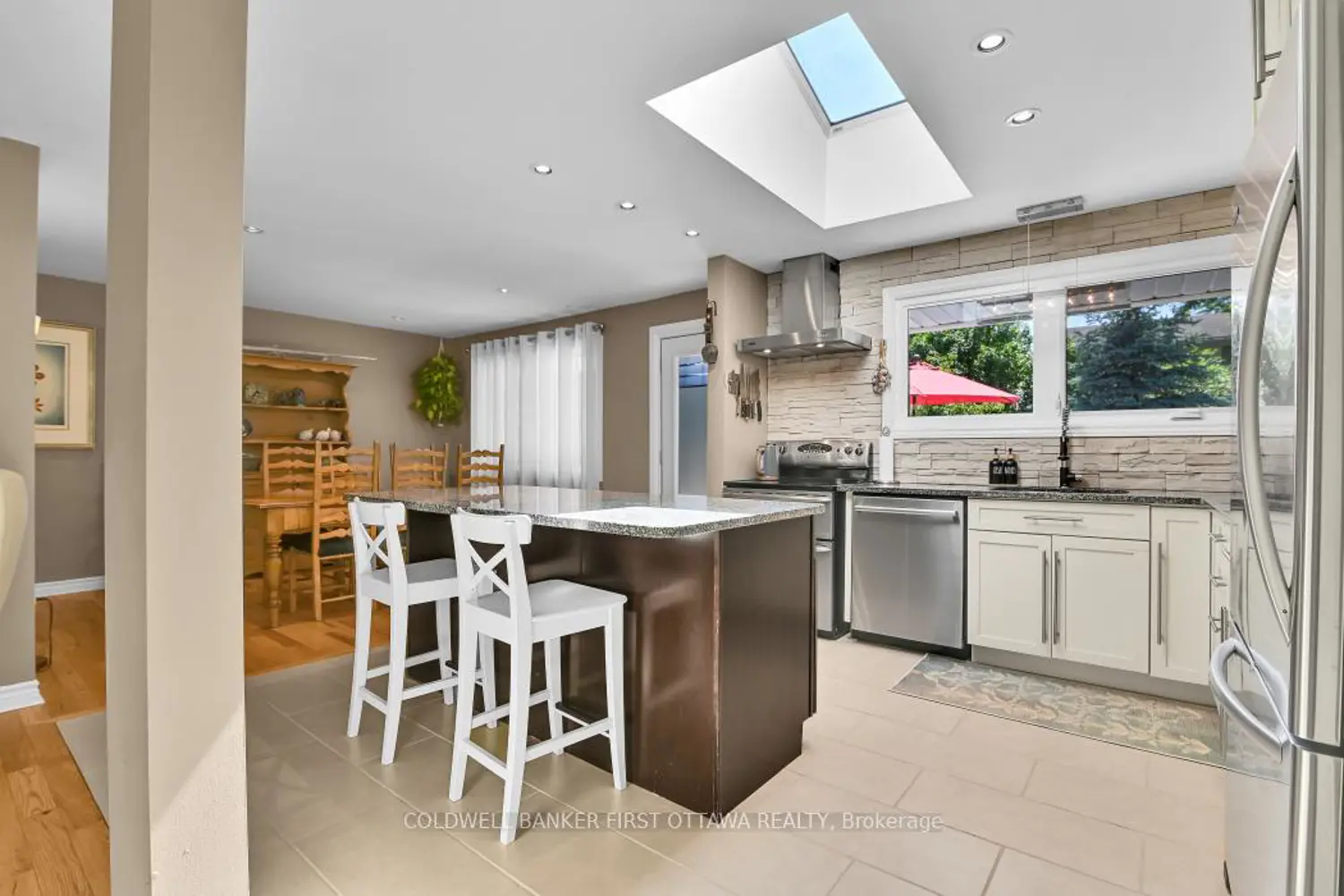 580 Duff Crescent photo 5