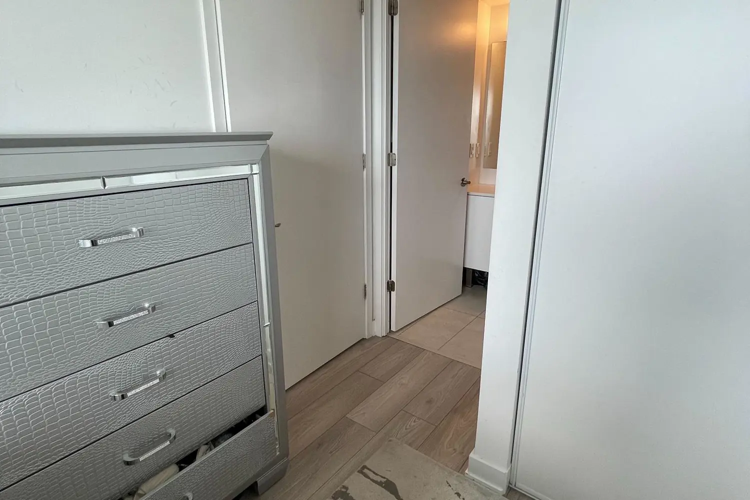 8 Tippett Road 808 photo 2