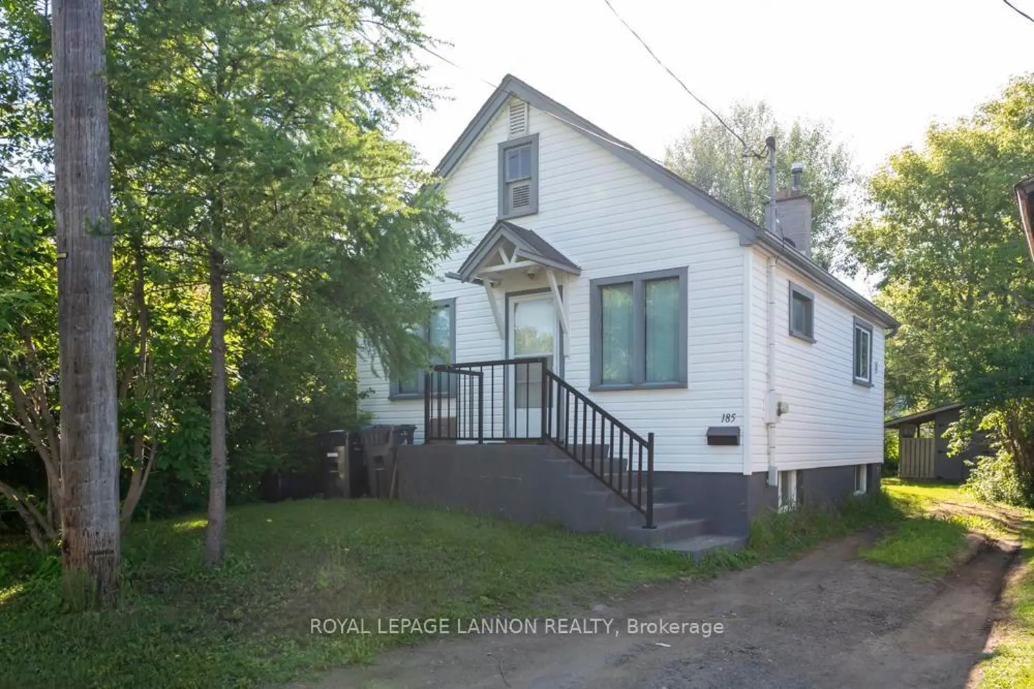 185 Empress Ave S