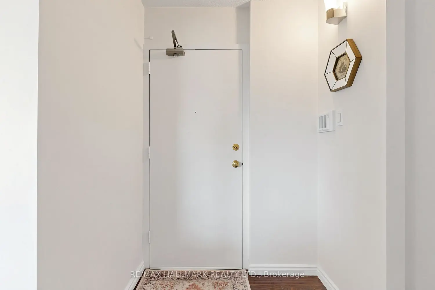 100 Leeward Glenway 701 photo 2