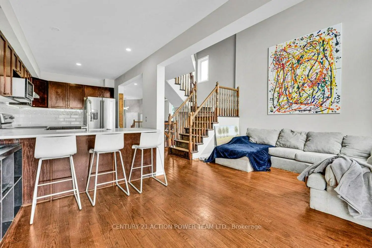 377 Brigitta Street photo 3