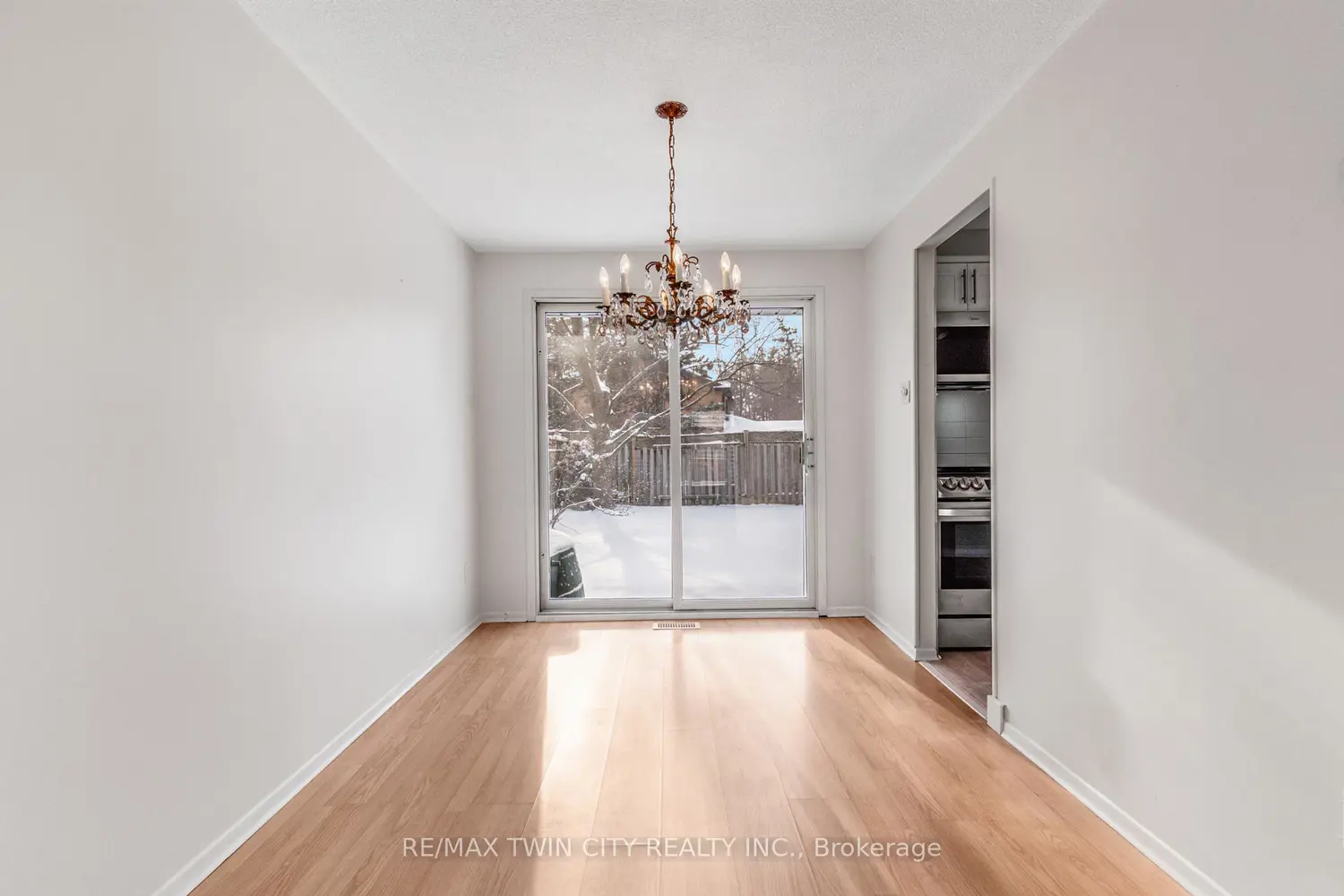 111 Manor Drive photo 3