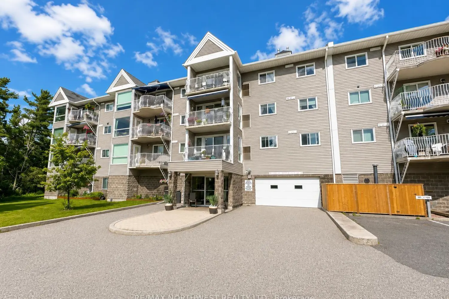 471 Lakeview Drive 104
