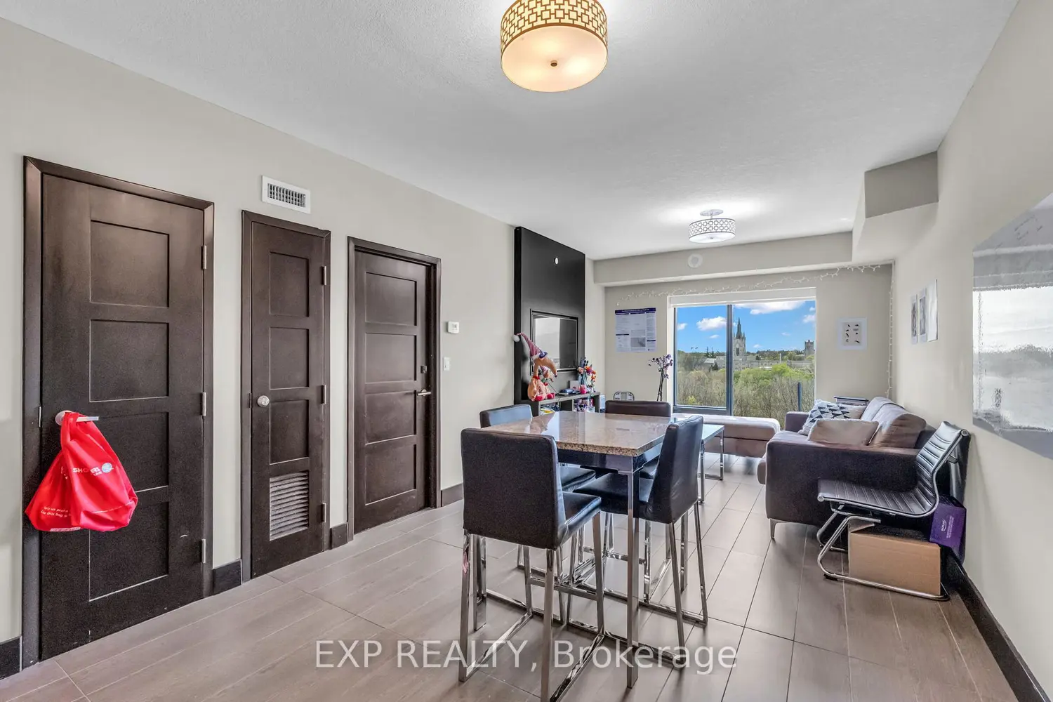 1107 Richmond Street 1107 photo 3