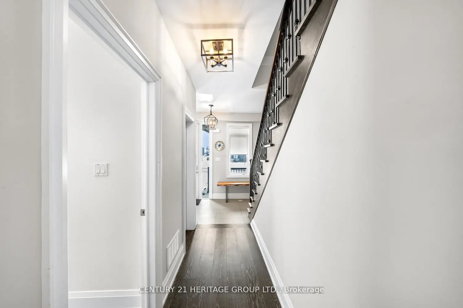 210 Arianna Crescent photo 3