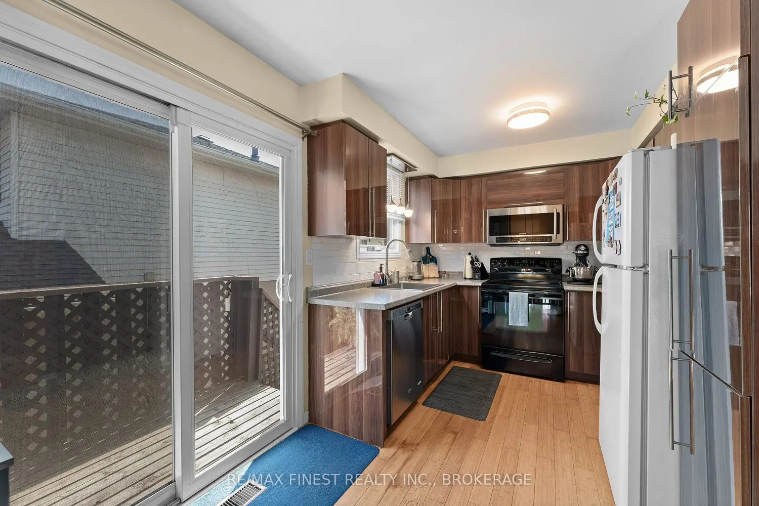 102 Grenadier Drive photo 4