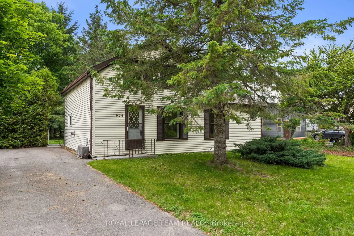 634 Elgin Street photo 2