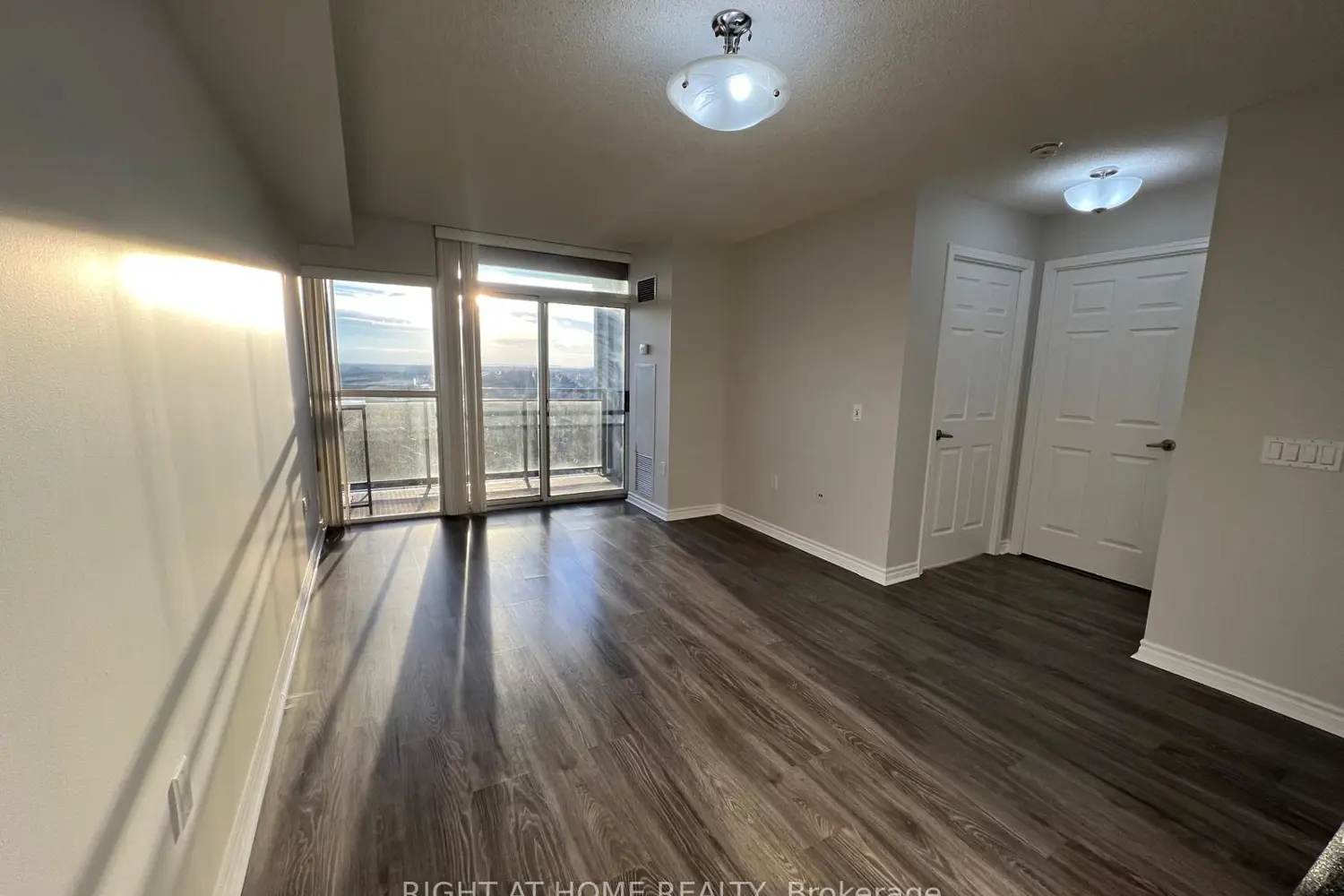 55 Strathaven Drive 1808 photo 3