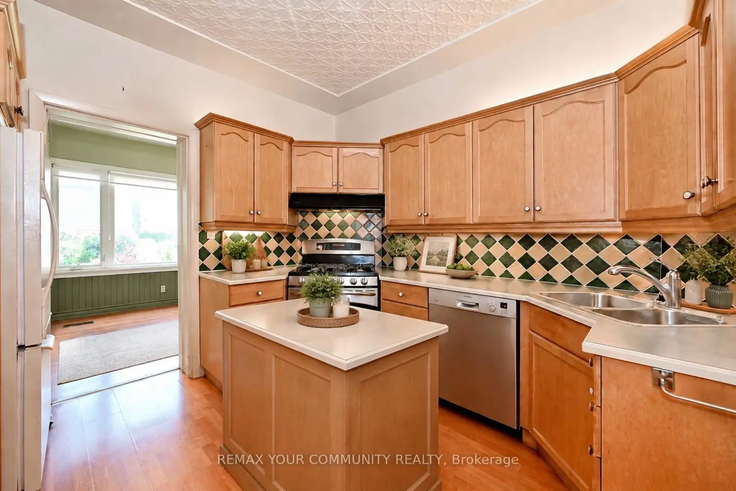520 Dufferin Street photo 5