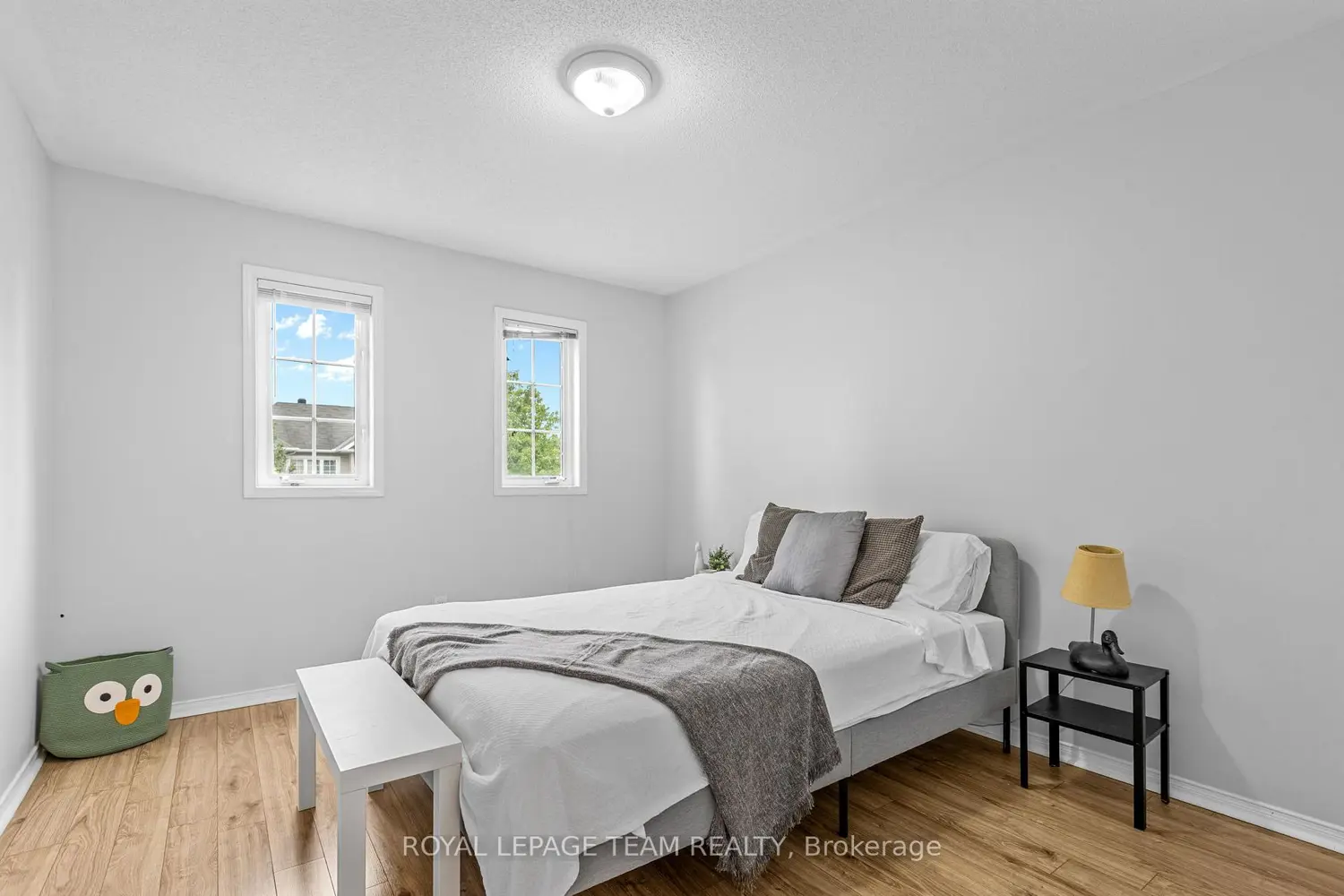 92 Wolff Crescent photo 4