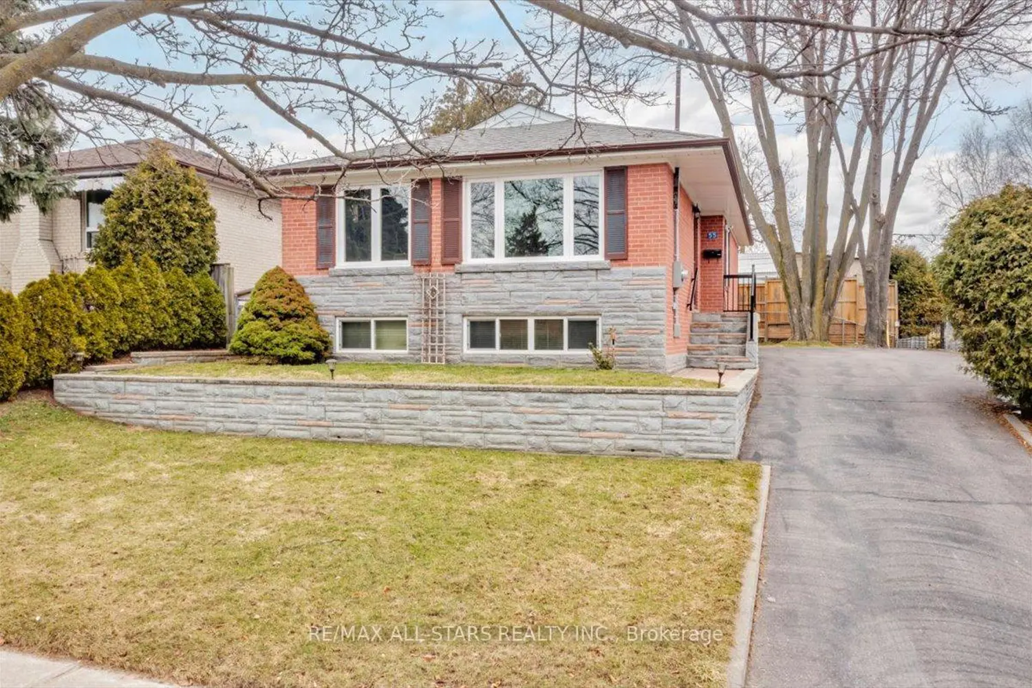 55 Sancrest Drive photo 4