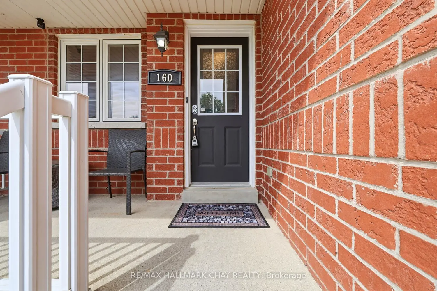160 Stonemount Crescent photo 2