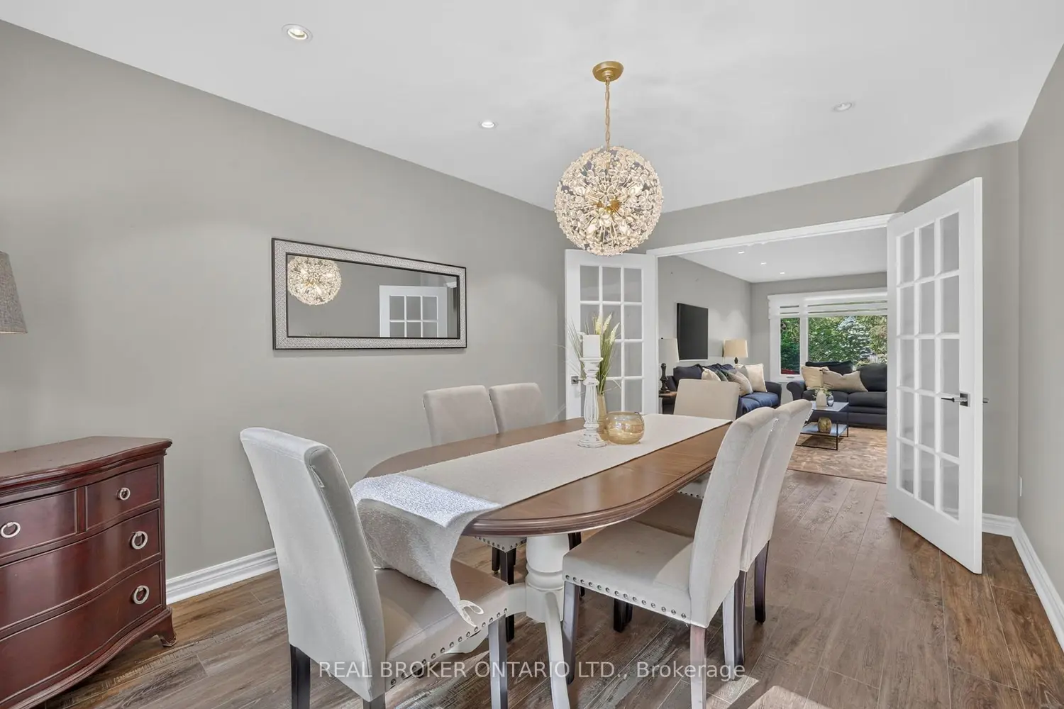 221 Park Avenue photo 3