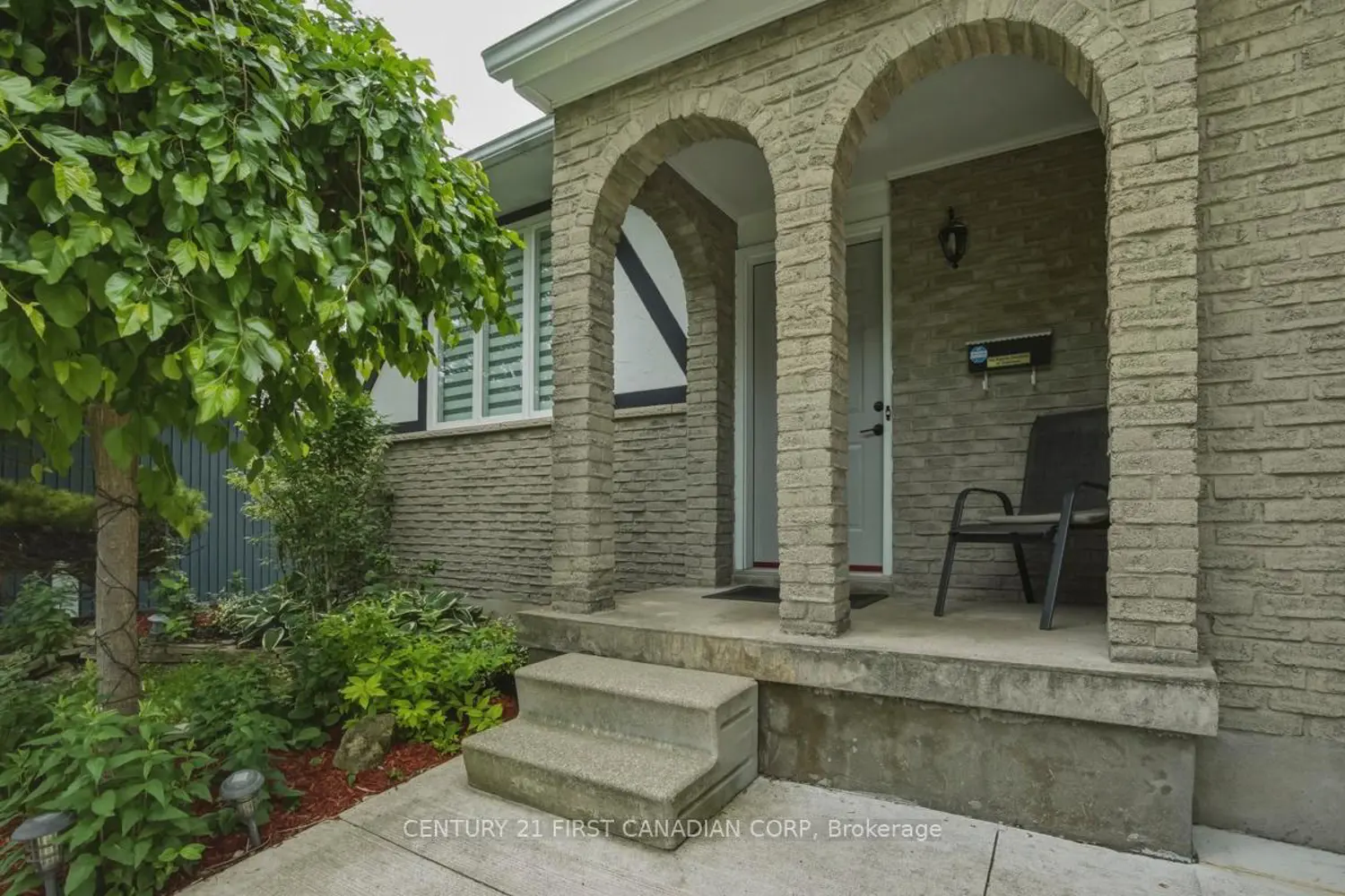 27 Tumbleweed Crescent photo 2