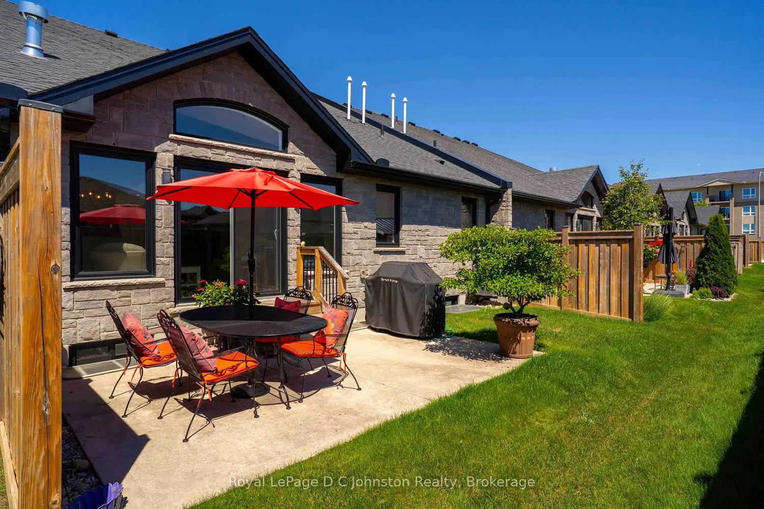 560 Devonshire Road 16 photo 3