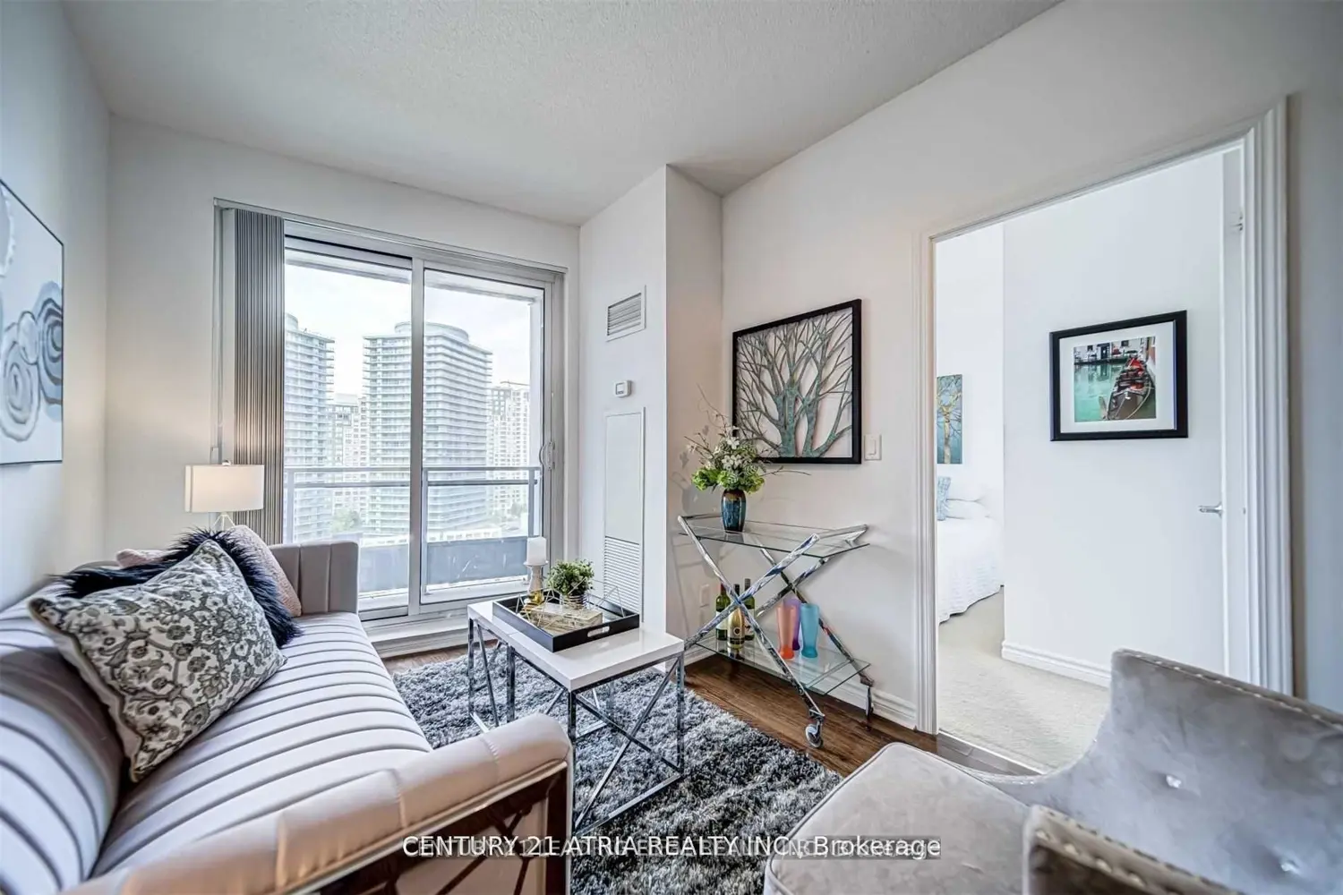 18 Holmes Avenue 1109 photo 3
