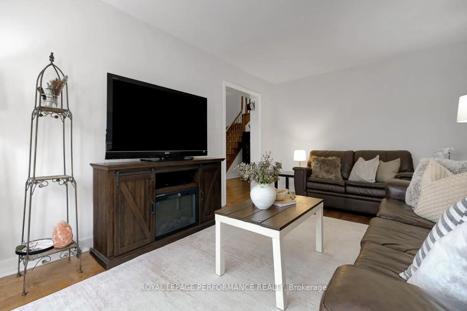 1595 Champneuf Drive photo 5