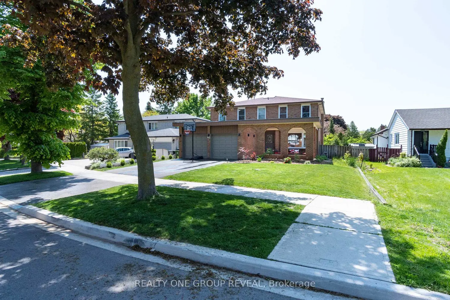 124 Bathgate Drive photo 2