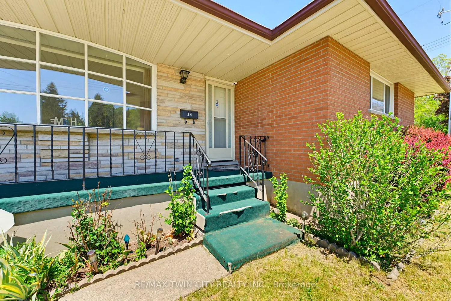 34 Volta Avenue photo 2